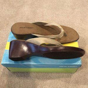 New Twist-Women's Sandals-Rona Thong Wedge -Cream/Taupe- Size 10M - New in box